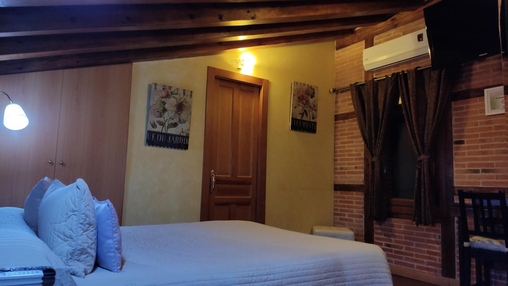 Hostal Segovia Adults Only Room photo